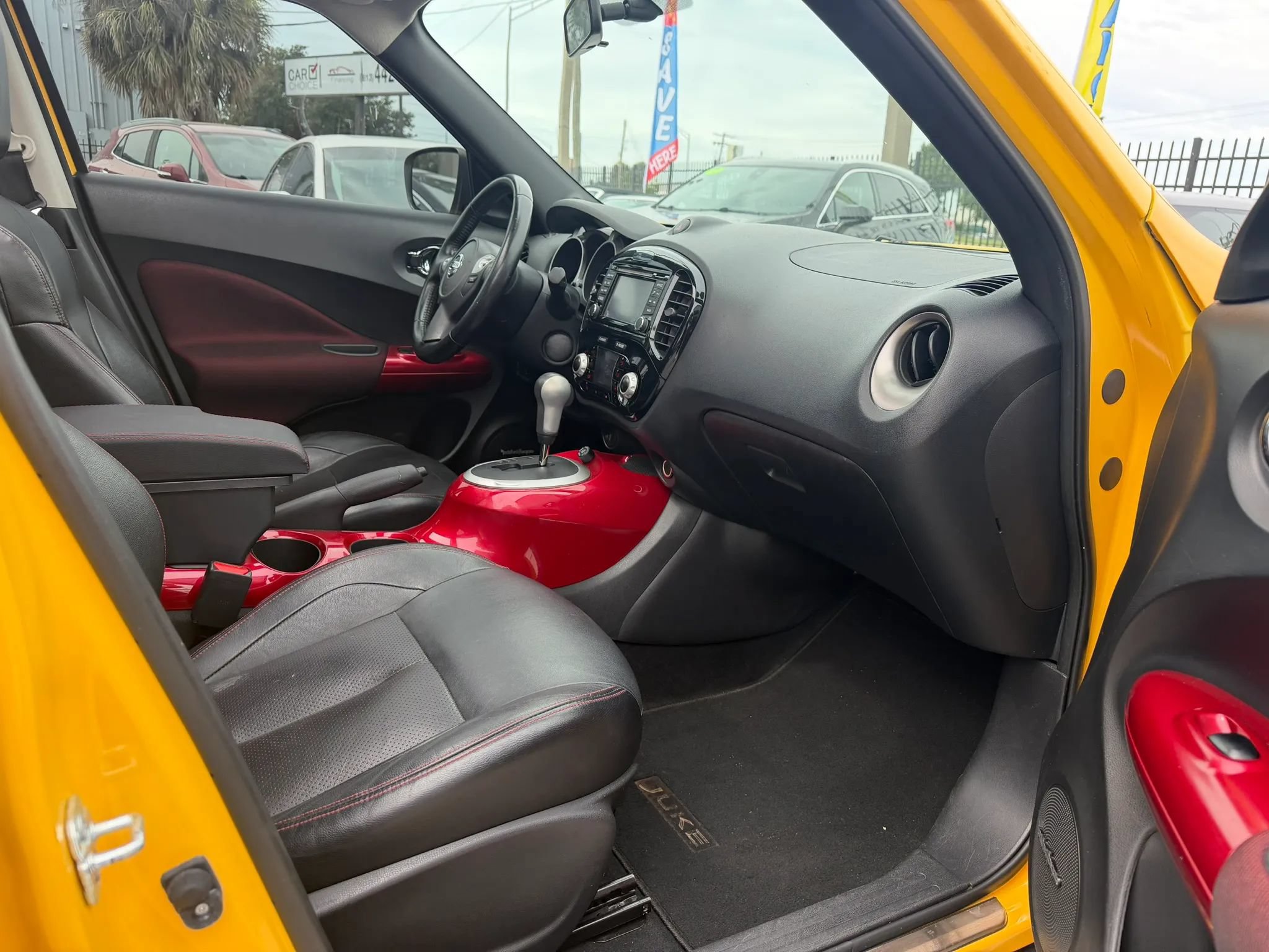 Used 2017 Nissan Juke SL w/ Interior Illumination Package AWD/4WD image 10