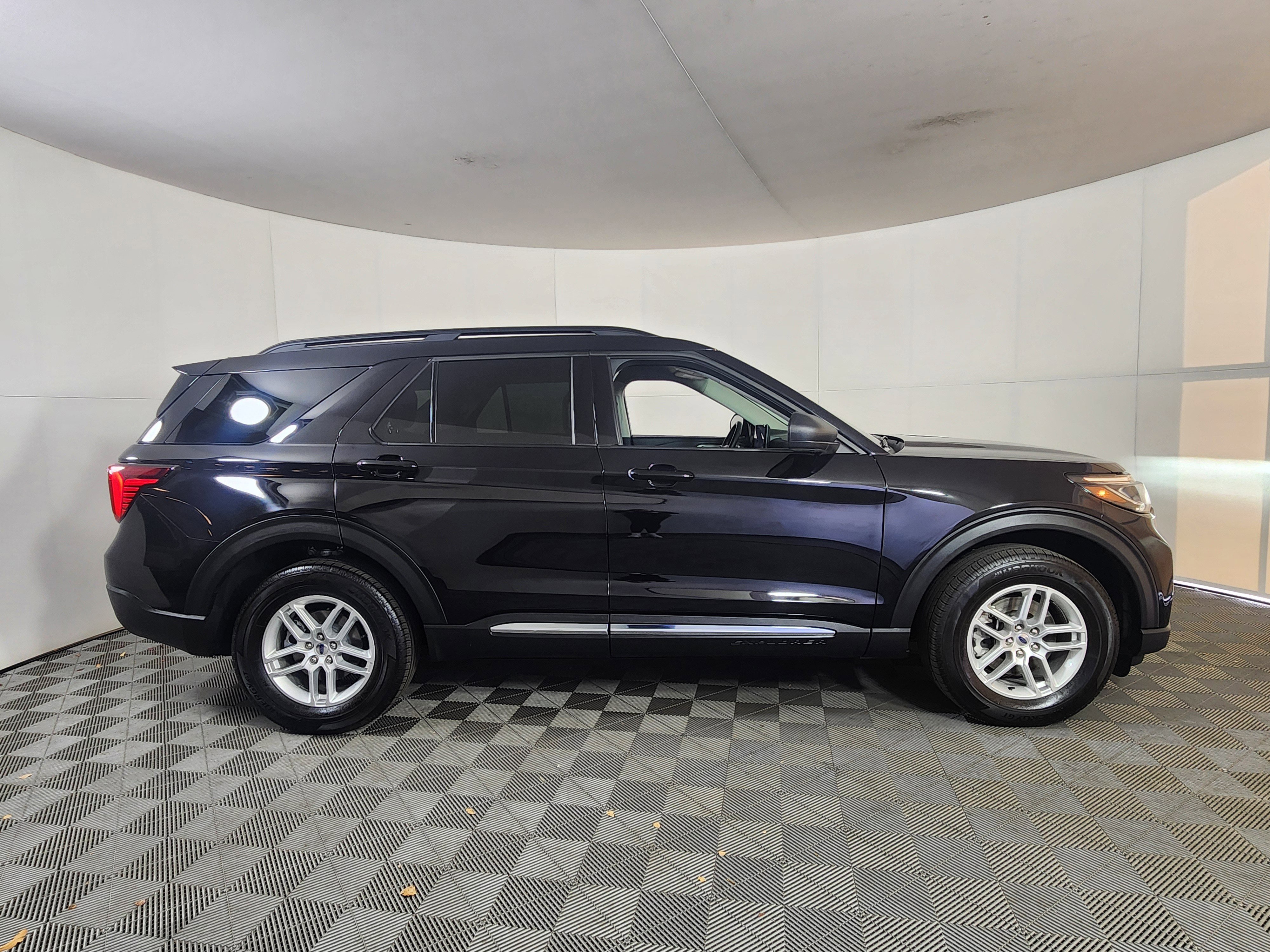 Used 2025 Ford Explorer Active image 7