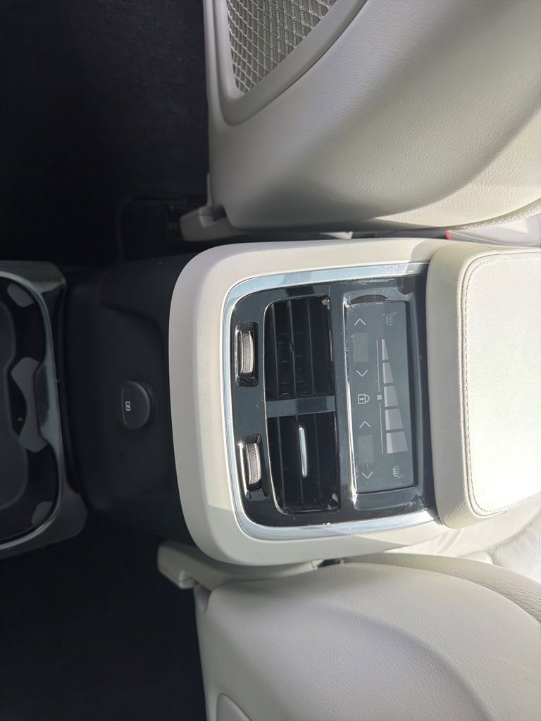 Used 2024 Volvo XC90 T8 Plus image 17