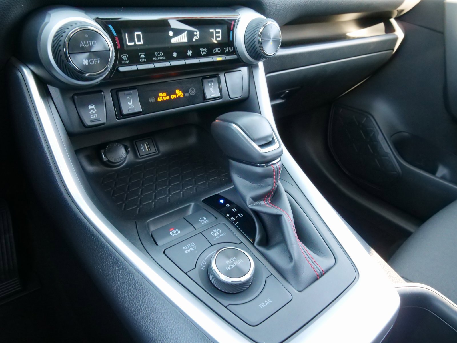 Used 2024 Toyota RAV4 SE image 26