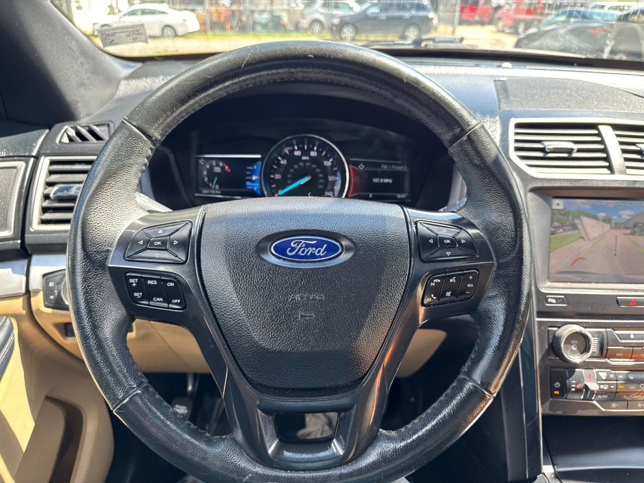 Used 2017 Ford Explorer XLT w/ Equipment Group 202A AWD/4WD image 24