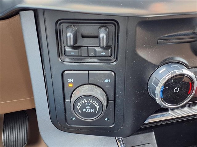 Used 2023 Ford F150 Lariat w/ Trailer Tow Package image 16