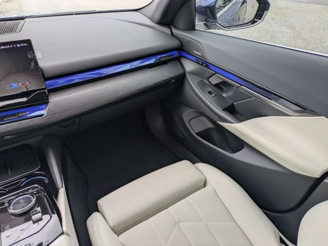 Used 2024 BMW i5 eDrive40i w/ Premium Package RWD image 16