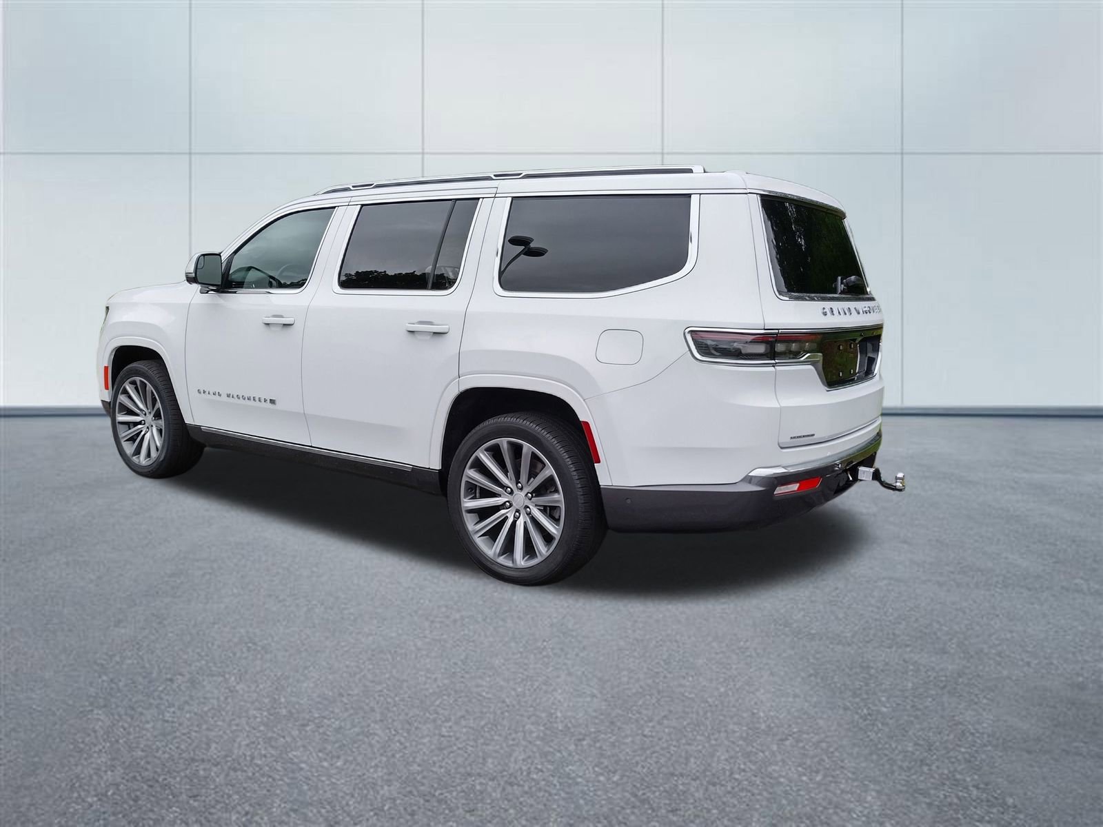 Used 2022 Jeep Grand Wagoneer Series II w/ Convenience Group III image 3