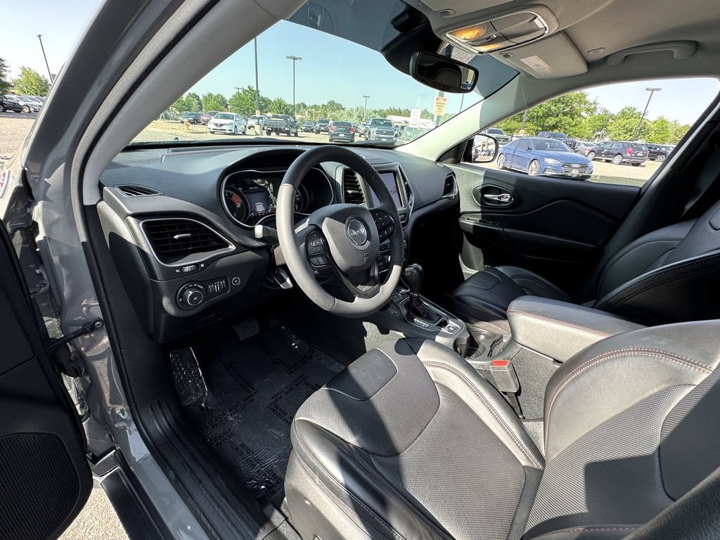 Used 2022 Jeep Cherokee Trailhawk w/ Premium Leather Package AWD/4WD image 21
