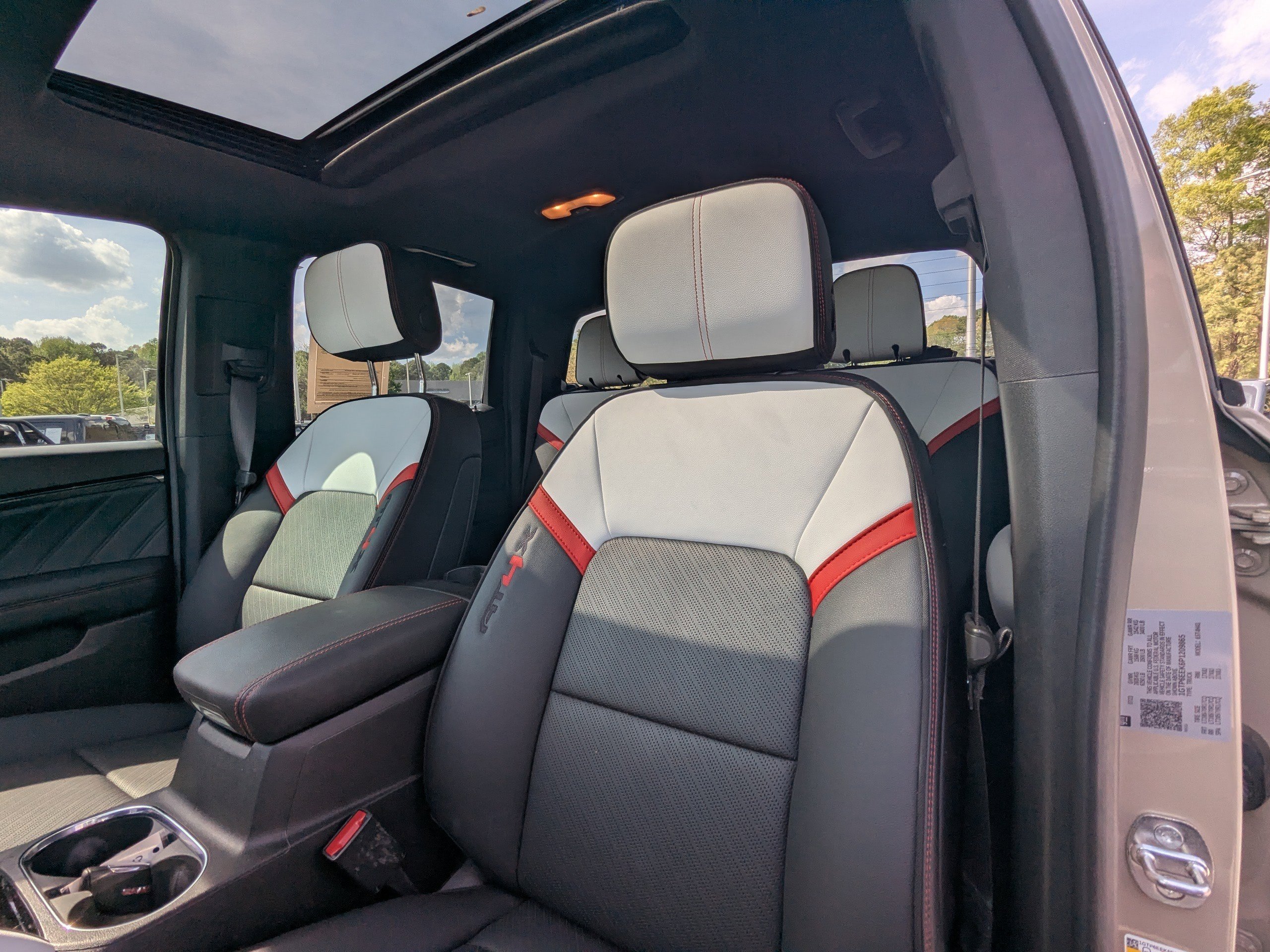 Used 2023 GMC Canyon AT4X image 10