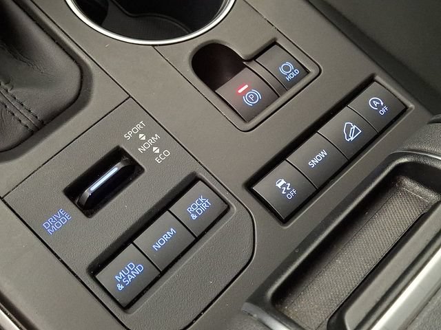 Used 2020 Toyota Highlander XLE AWD/4WD image 25