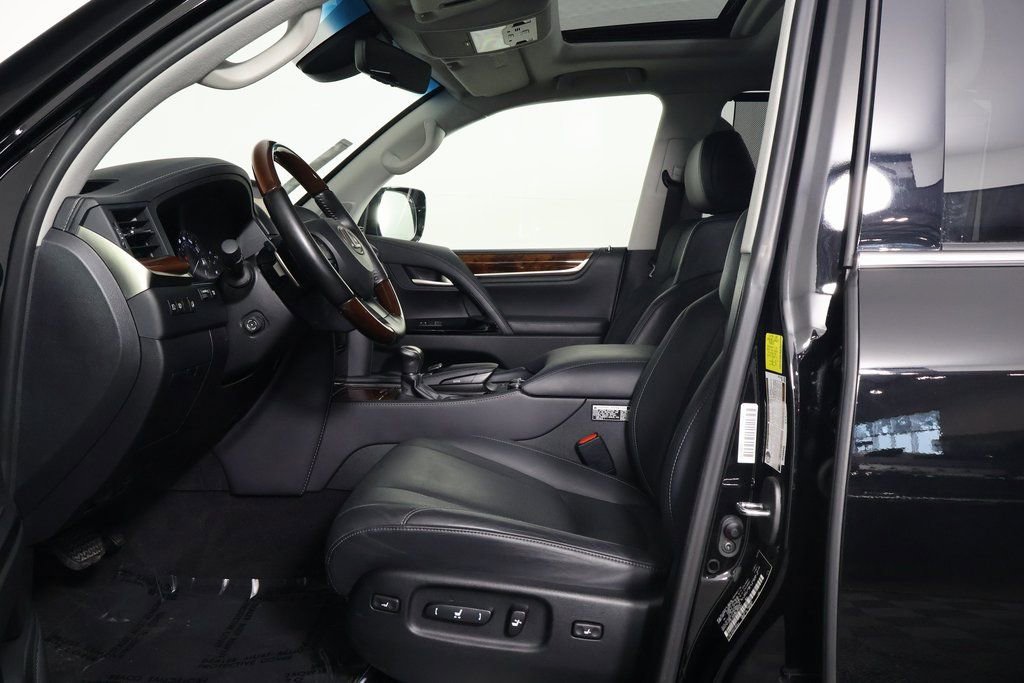 Used 2021 Lexus LX 570 4WD w/ Luxury Package image 10