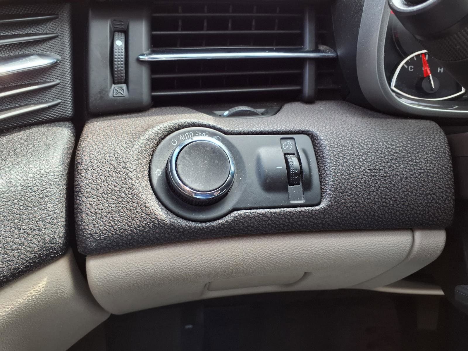 Used 2015 Chevrolet Malibu LT FWD image 23