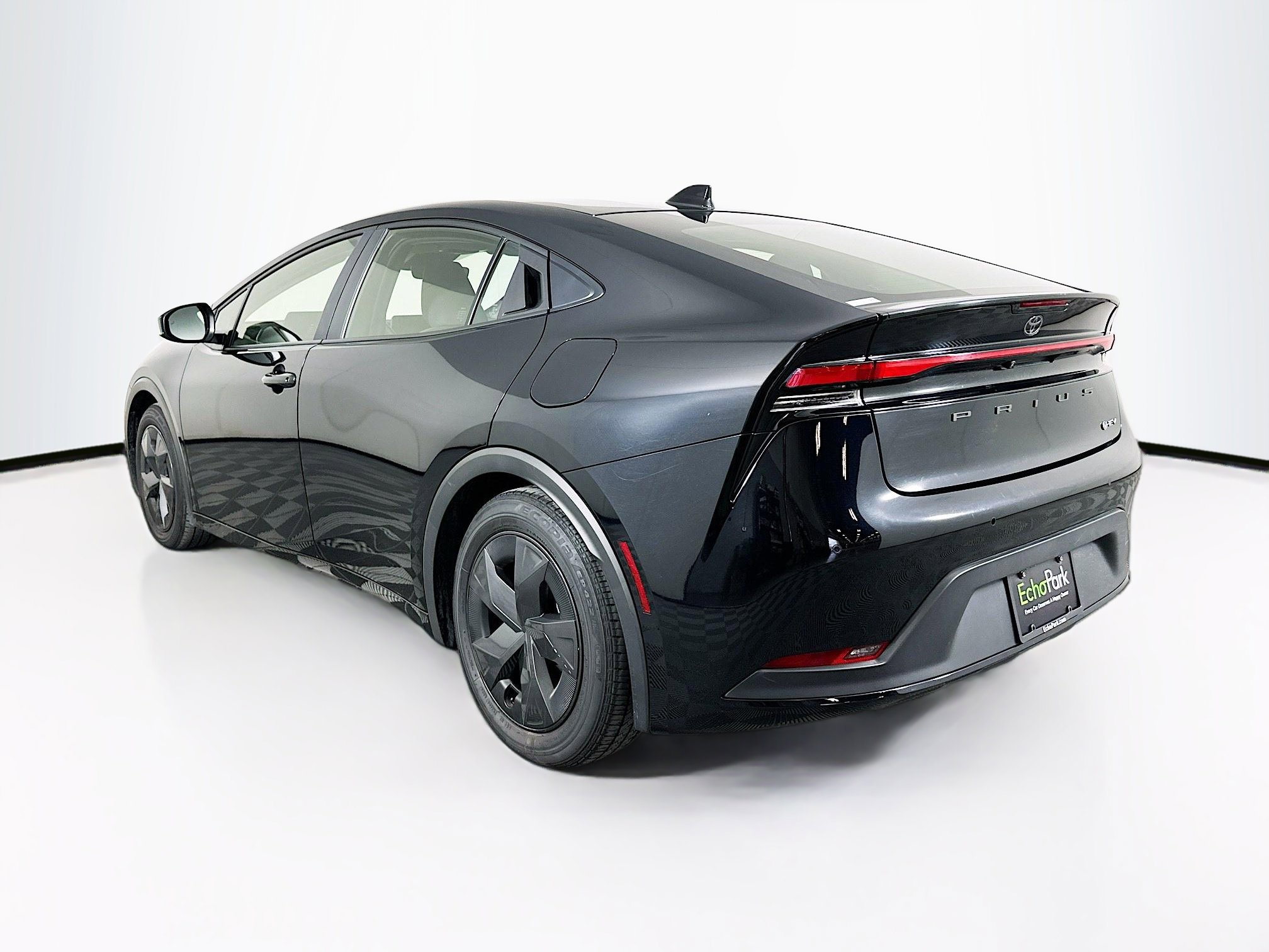 Used 2025 Toyota Prius LE image 5