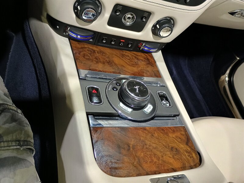 Used 2016 Rolls-Royce Dawn RWD image 29