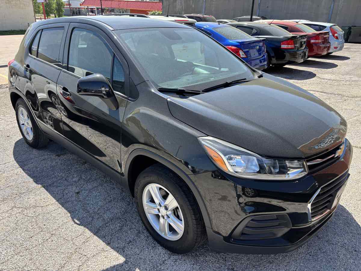 Used 2020 Chevrolet Trax LS w/ Tint and Cruise Package FWD image 3