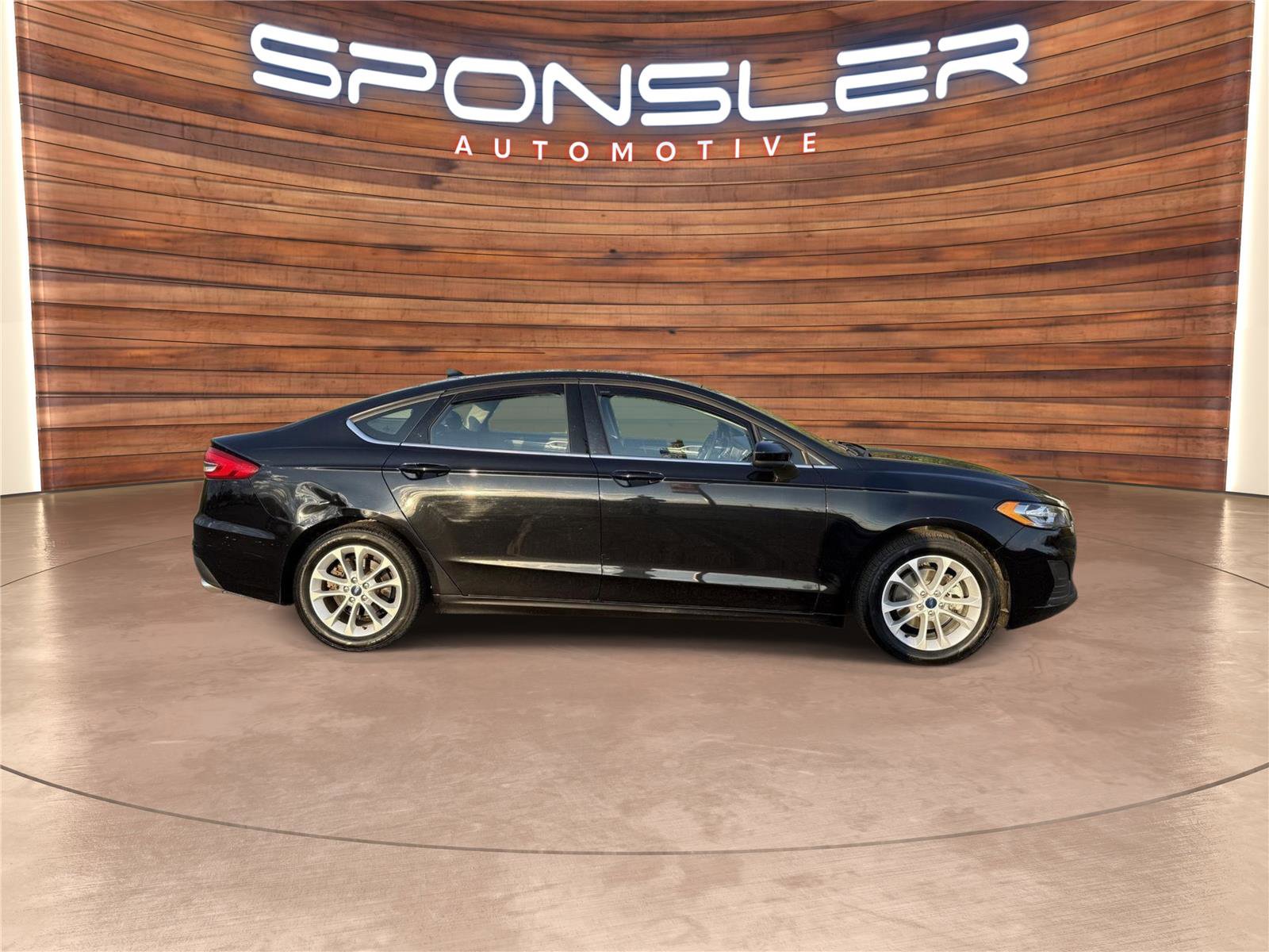 Used 2020 Ford Fusion SE FWD image 8