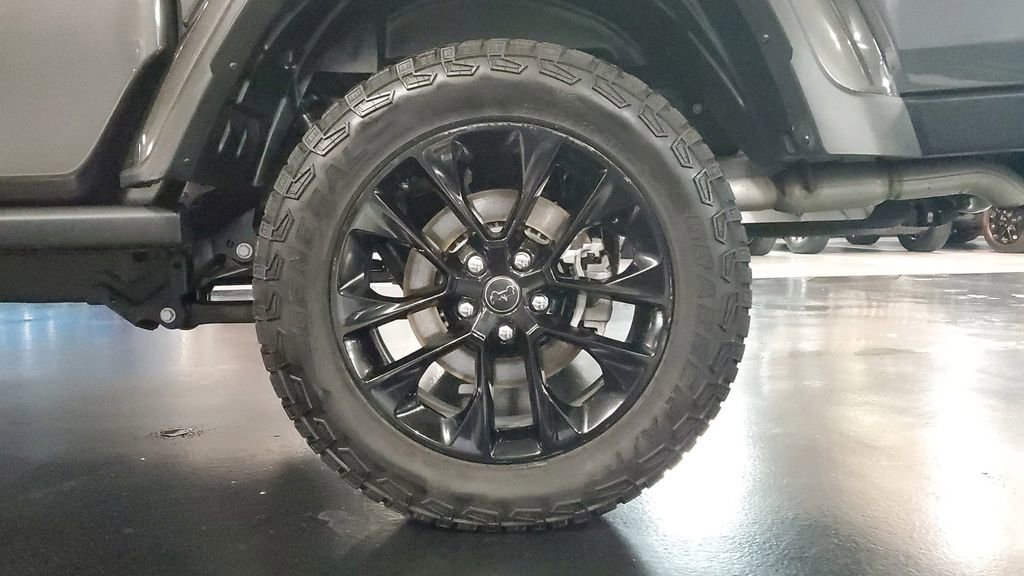 Used 2025 Jeep Gladiator Sport image 6