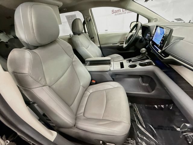 Used 2024 Toyota Sienna Limited AWD/4WD image 31