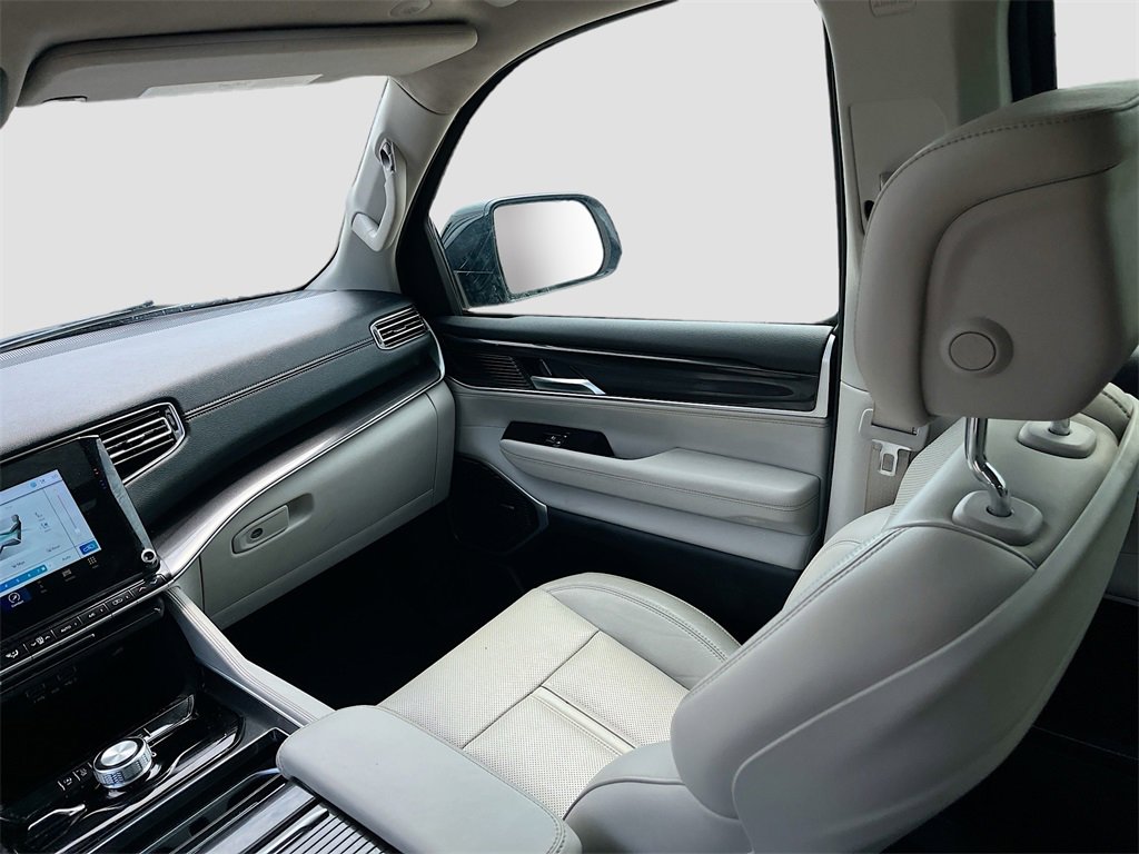 Used 2023 Jeep Wagoneer 4WD w/ Premium Group I image 25