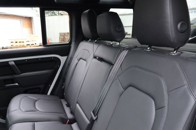 Used 2025 Land Rover Defender 110 X-Dynamic SE image 15
