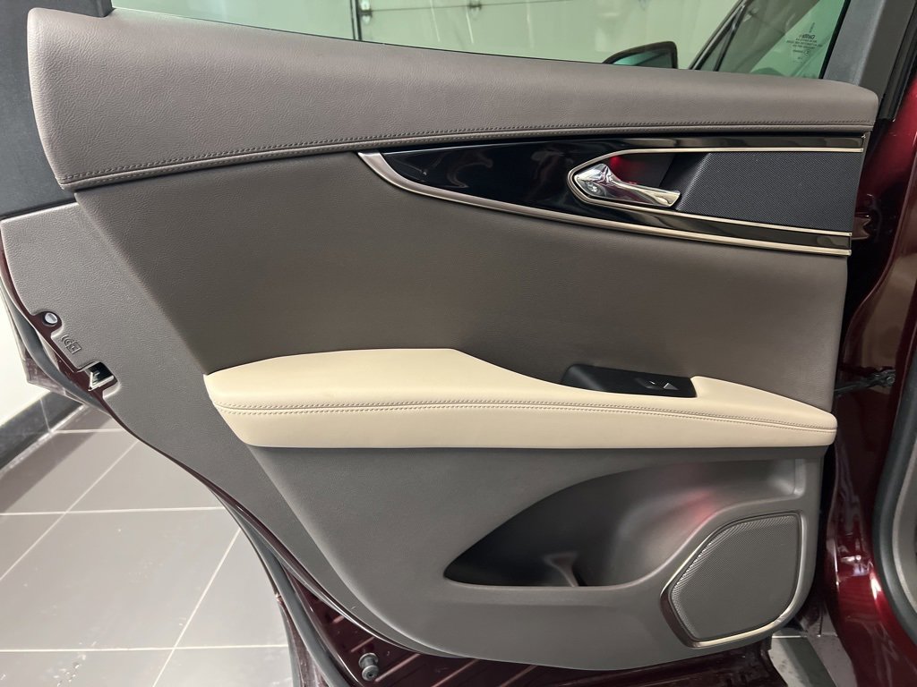 Certified 2023 Lincoln Nautilus Reserve image 29