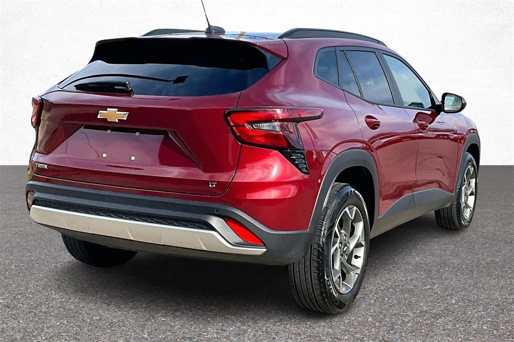 Used 2024 Chevrolet Trax LT w/ Sunroof Package image 7