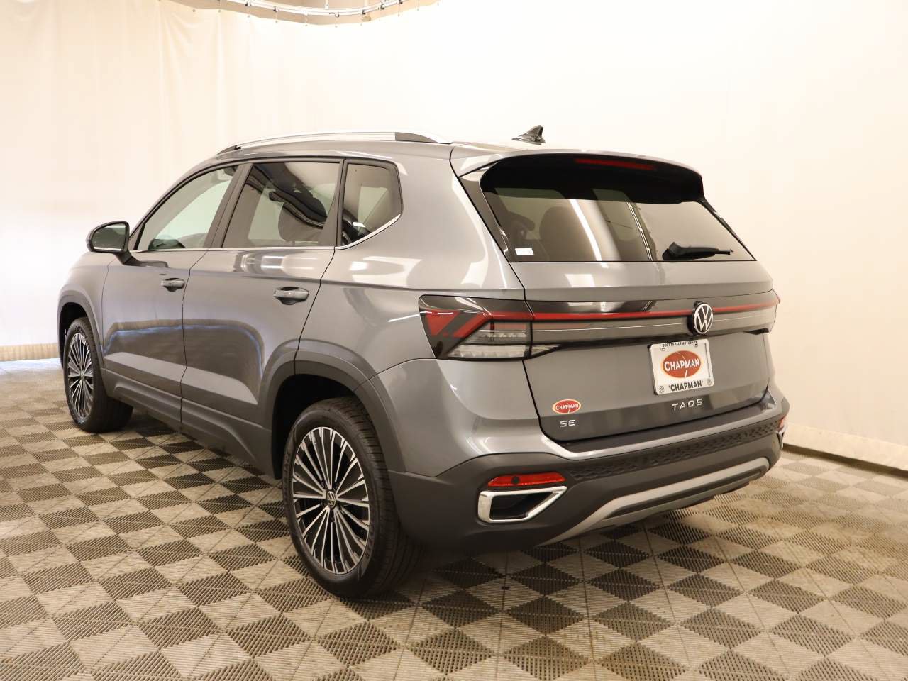 New 2026 Volkswagen Taos SE FWD image 3