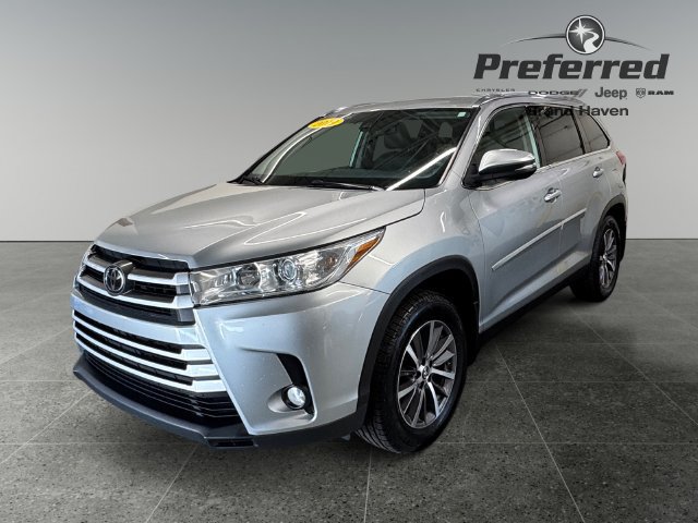Used 2019 Toyota Highlander XLE AWD/4WD image 11