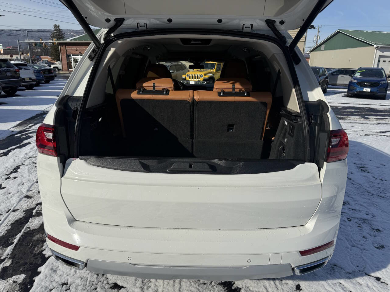 Used 2022 BMW X7 xDrive40i w/ Premium Package image 14