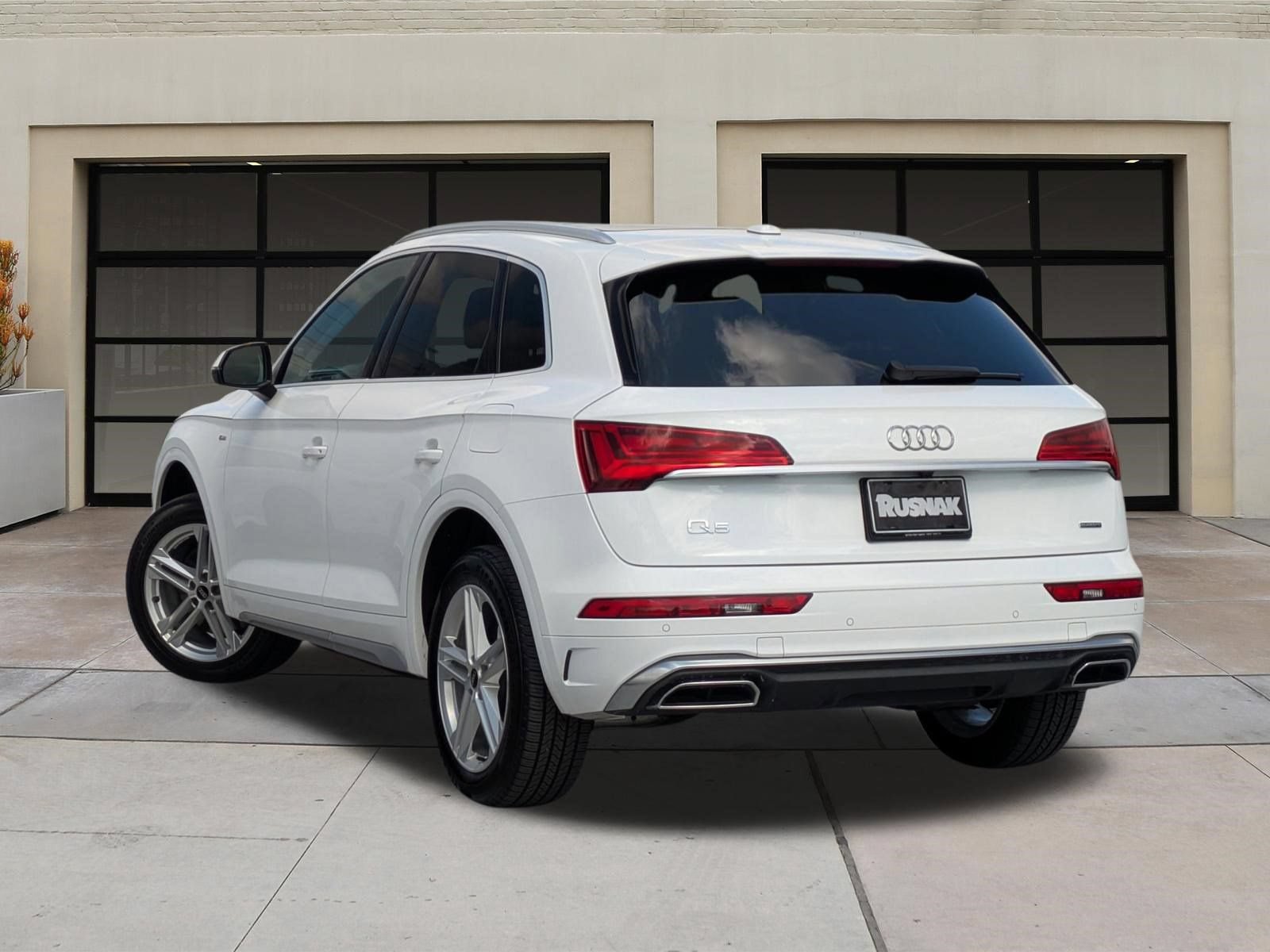 Used 2023 Audi Q5 e Premium w/ Convenience Package AWD/4WD image 2