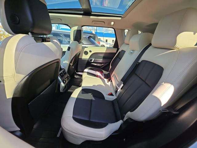 Used 2020 Land Rover Range Rover Sport HST image 4