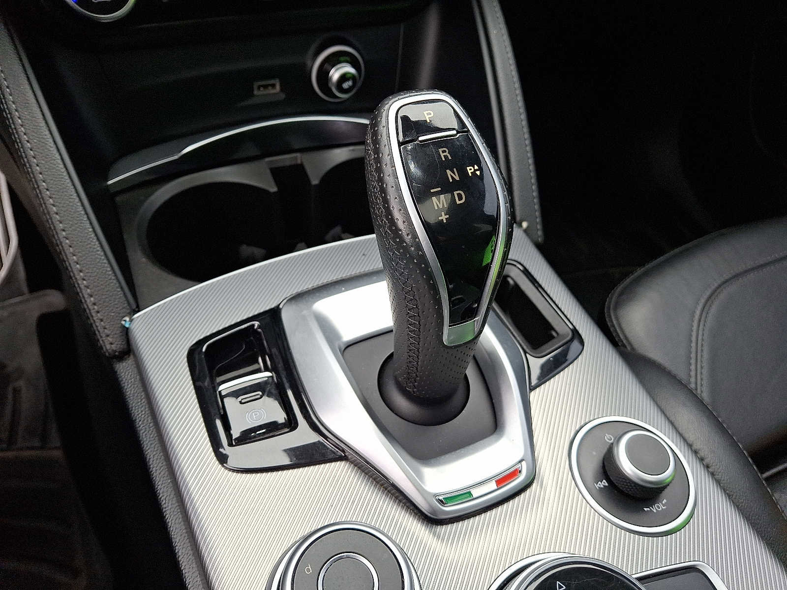 Used 2022 Alfa Romeo Stelvio Veloce image 16