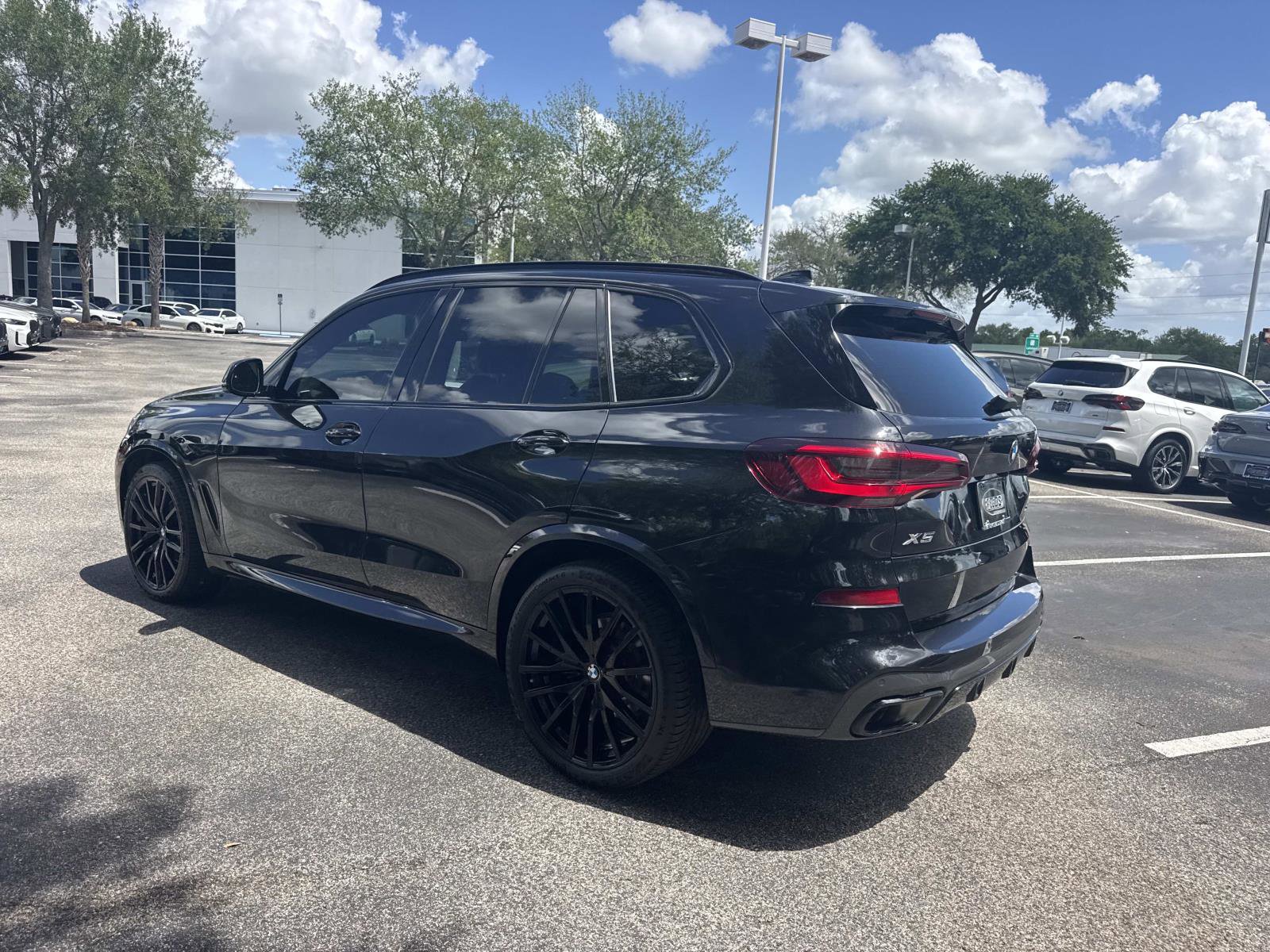 Used 2023 BMW X5 xDrive40i w/ M Sport Package image 6