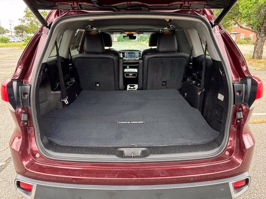 Used 2019 Toyota Highlander Limited w/ Carpet Mat Package (TMS) AWD/4WD image 39