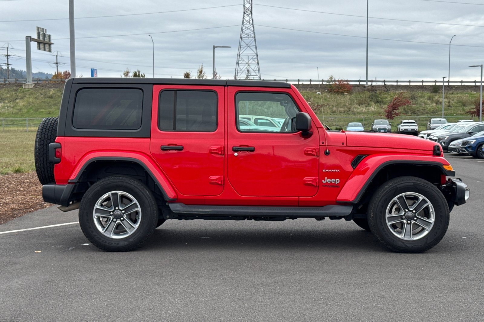 Used 2022 Jeep Wrangler Unlimited Sahara image 2
