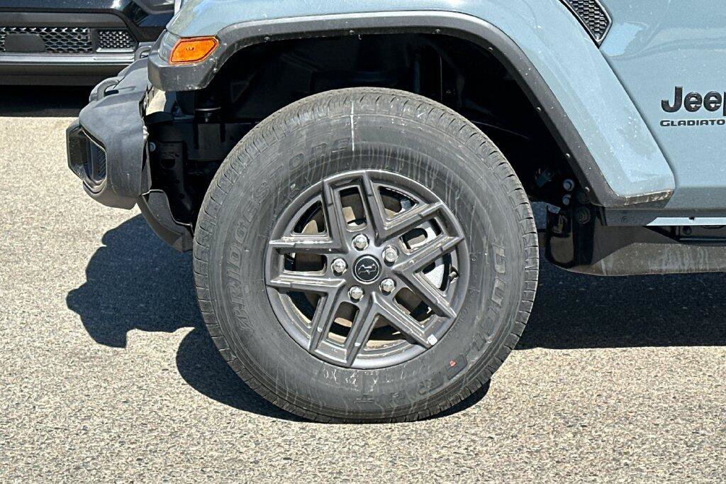 New 2026 Jeep Gladiator Sport AWD/4WD image 24