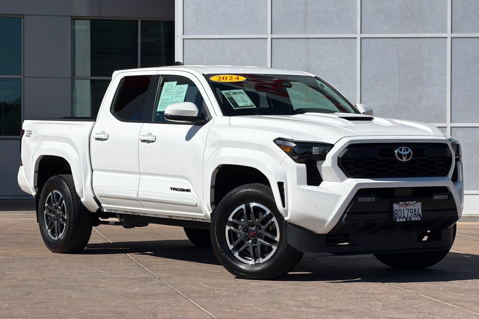 Used 2024 Toyota Tacoma TRD Sport w/ TRD Sport Upgrade Package AWD/4WD video 2