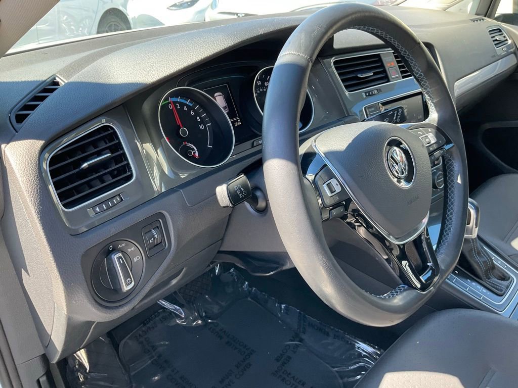 Used 2015 Volkswagen e-Golf SEL Premium image 18