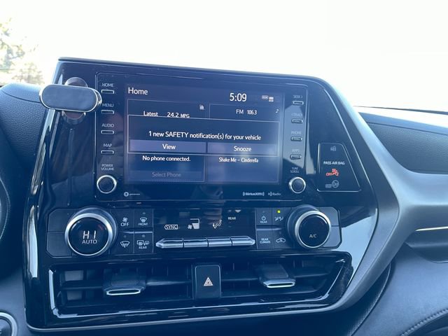 Used 2020 Toyota Highlander LE AWD/4WD image 22