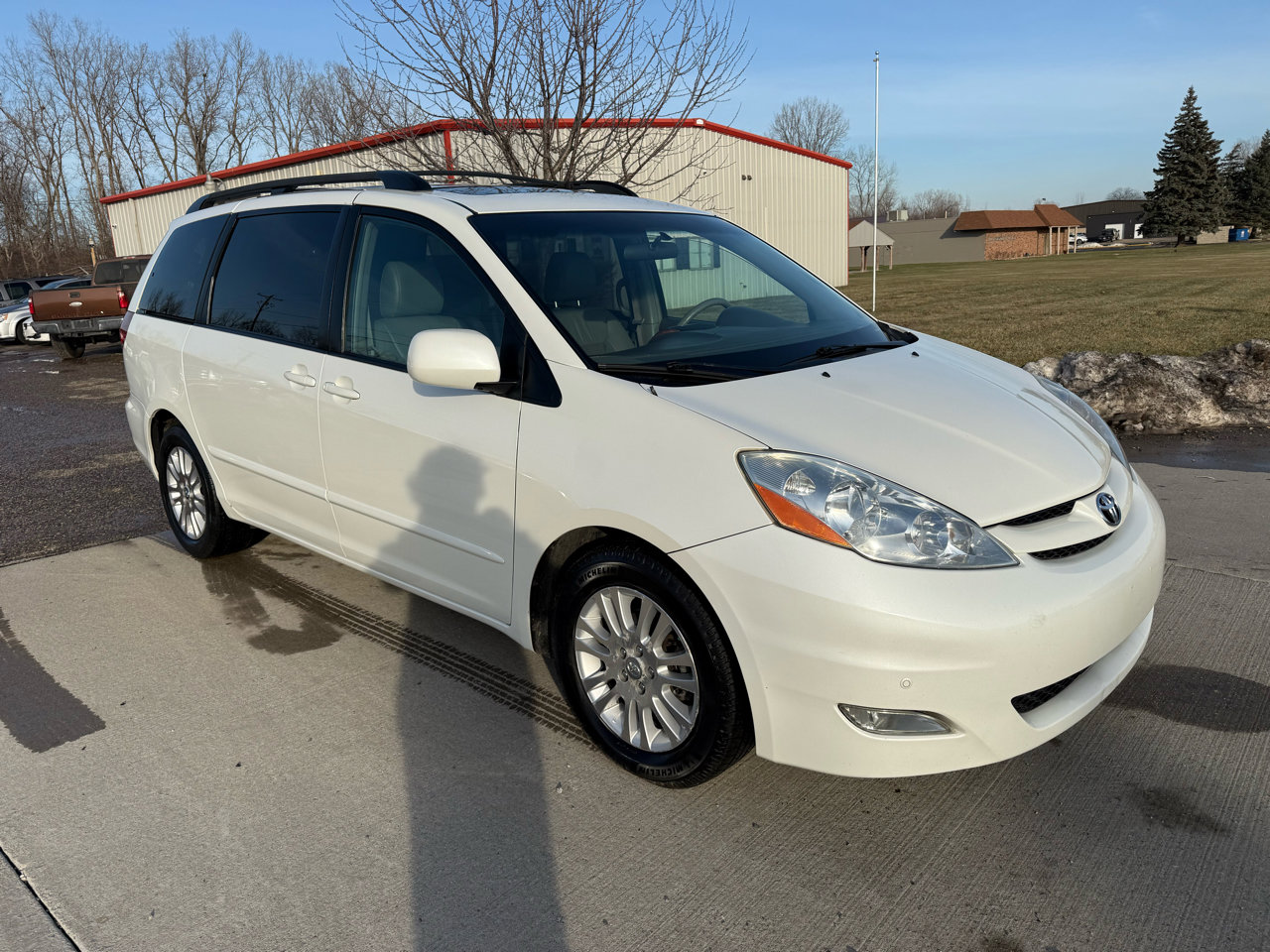 Used 2009 Toyota Sienna XLE image 3