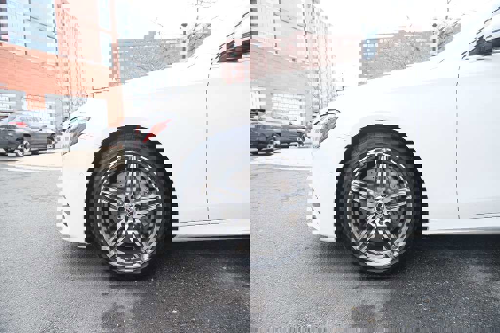 Used 2018 Mercedes-Benz E 300 w/ Premium 3 Package (Q03) image 5