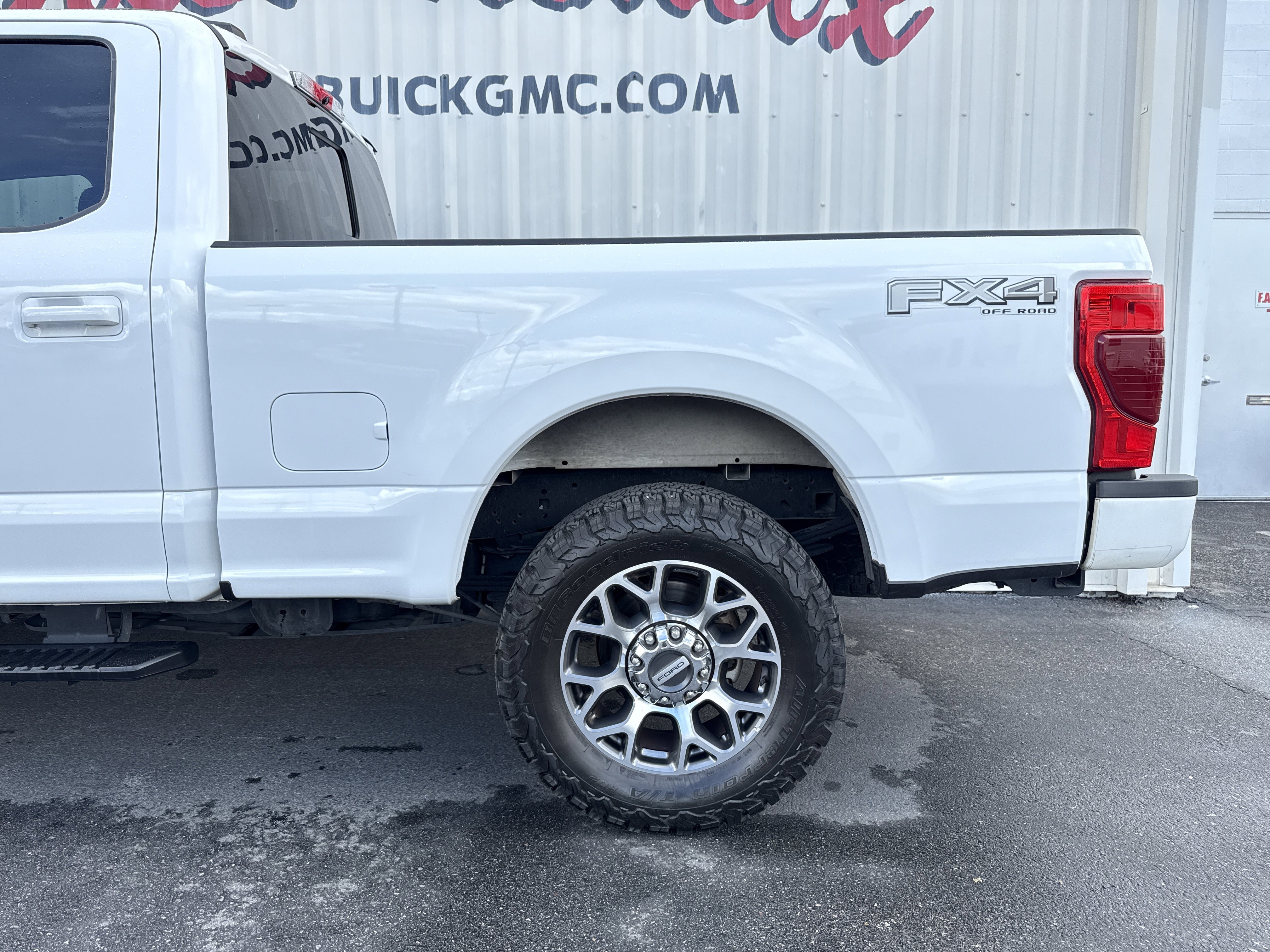 Used 2022 Ford F250 Lariat w/ Lariat Ultimate Package image 2