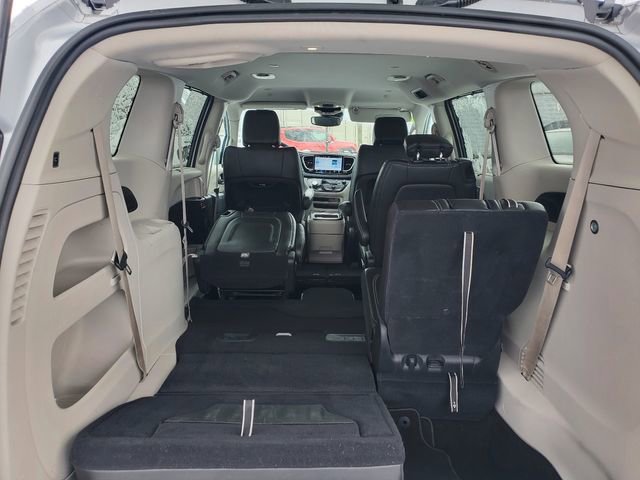 Certified 2024 Chrysler Pacifica Touring-L image 28