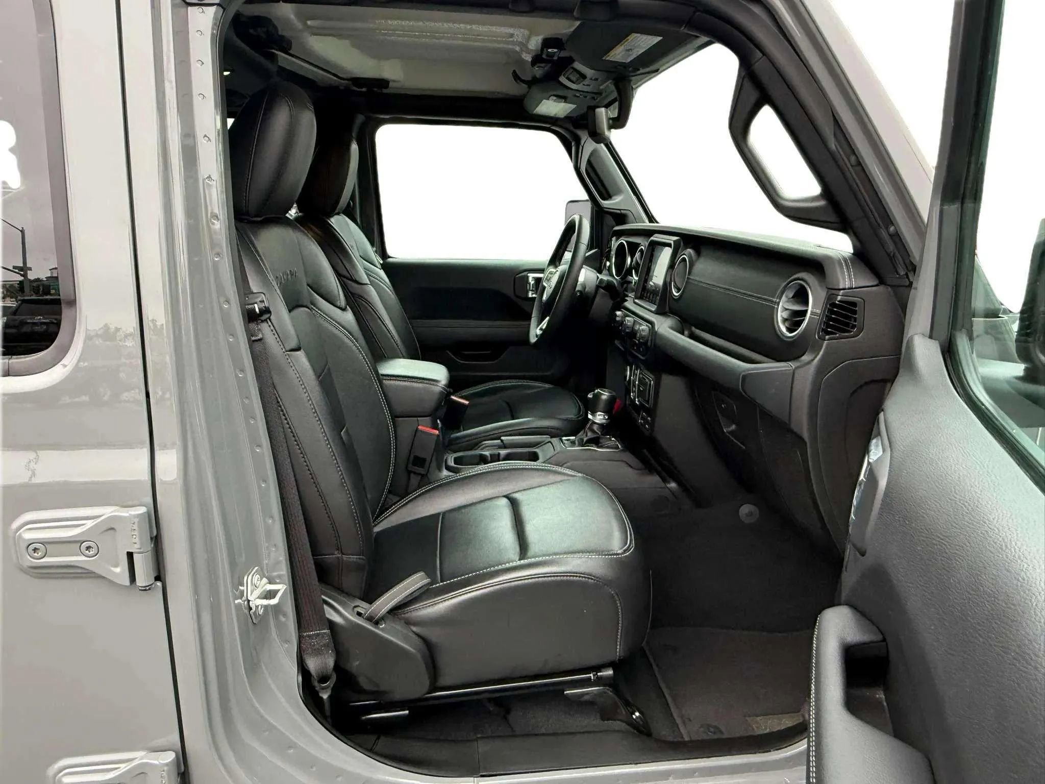 Used 2023 Jeep Wrangler Unlimited Sahara image 21