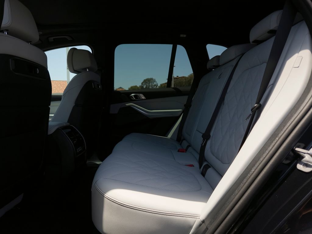 New 2026 BMW X5 xDrive40i w/ M Sport Package AWD/4WD image 7
