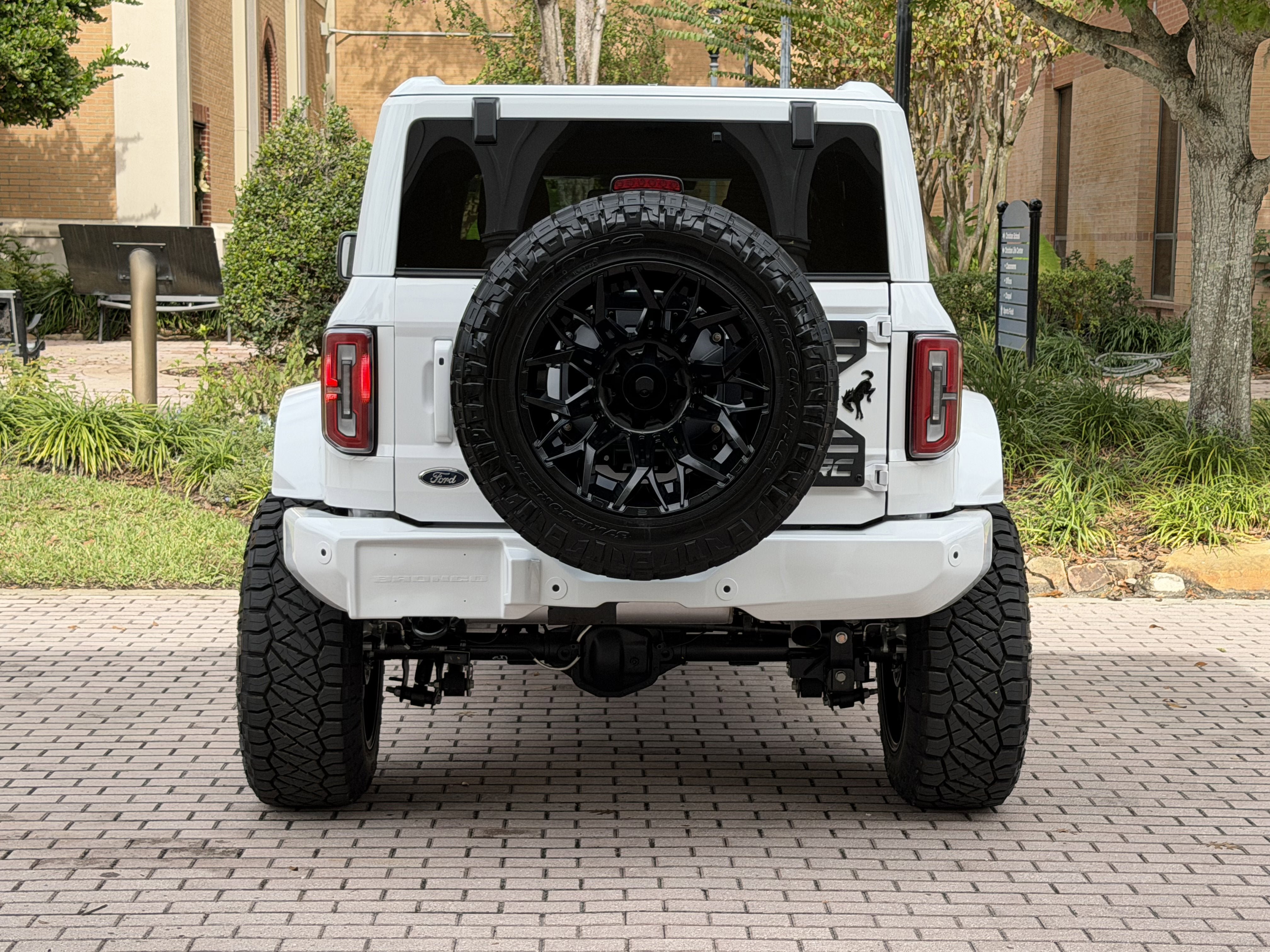 Used 2025 Ford Bronco Outer Banks AWD/4WD image 8