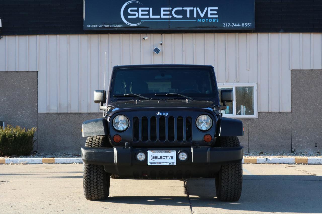 Used 2013 Jeep Wrangler Unlimited Sport image 2