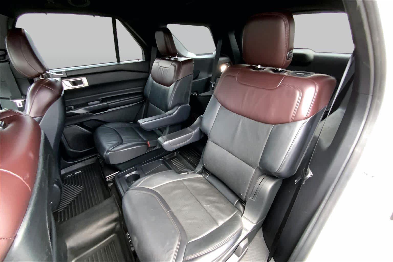Used 2020 Ford Explorer Platinum w/ Premium Technology Package AWD/4WD image 18