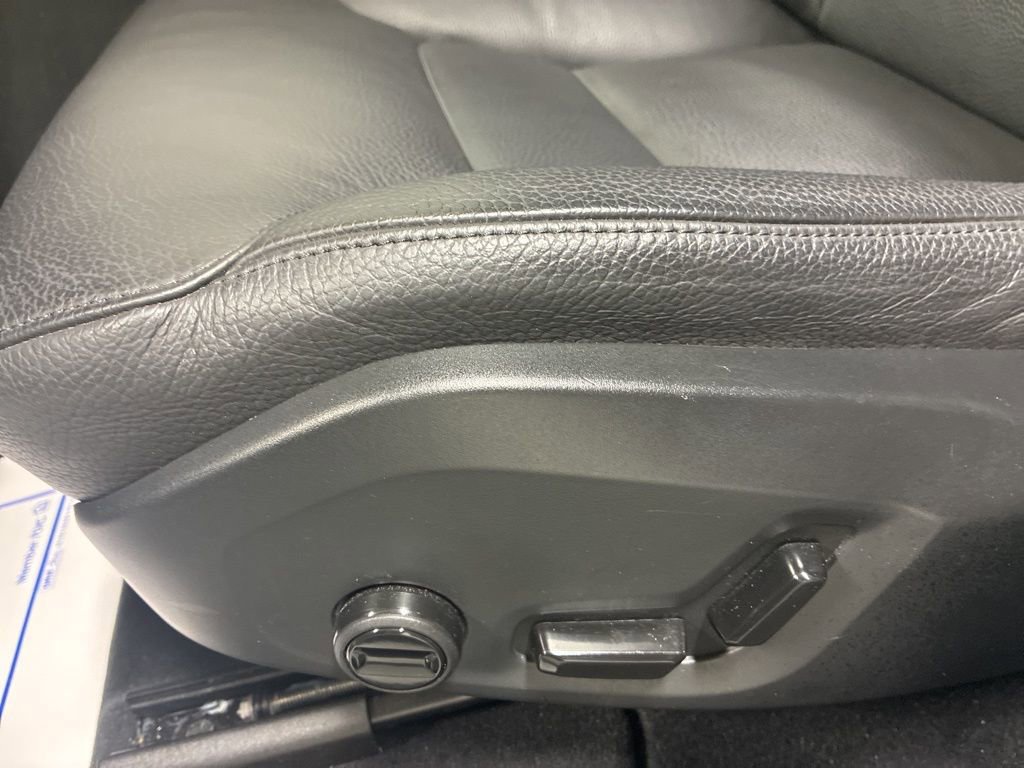 Used 2025 Volvo XC60 B5 Plus image 11