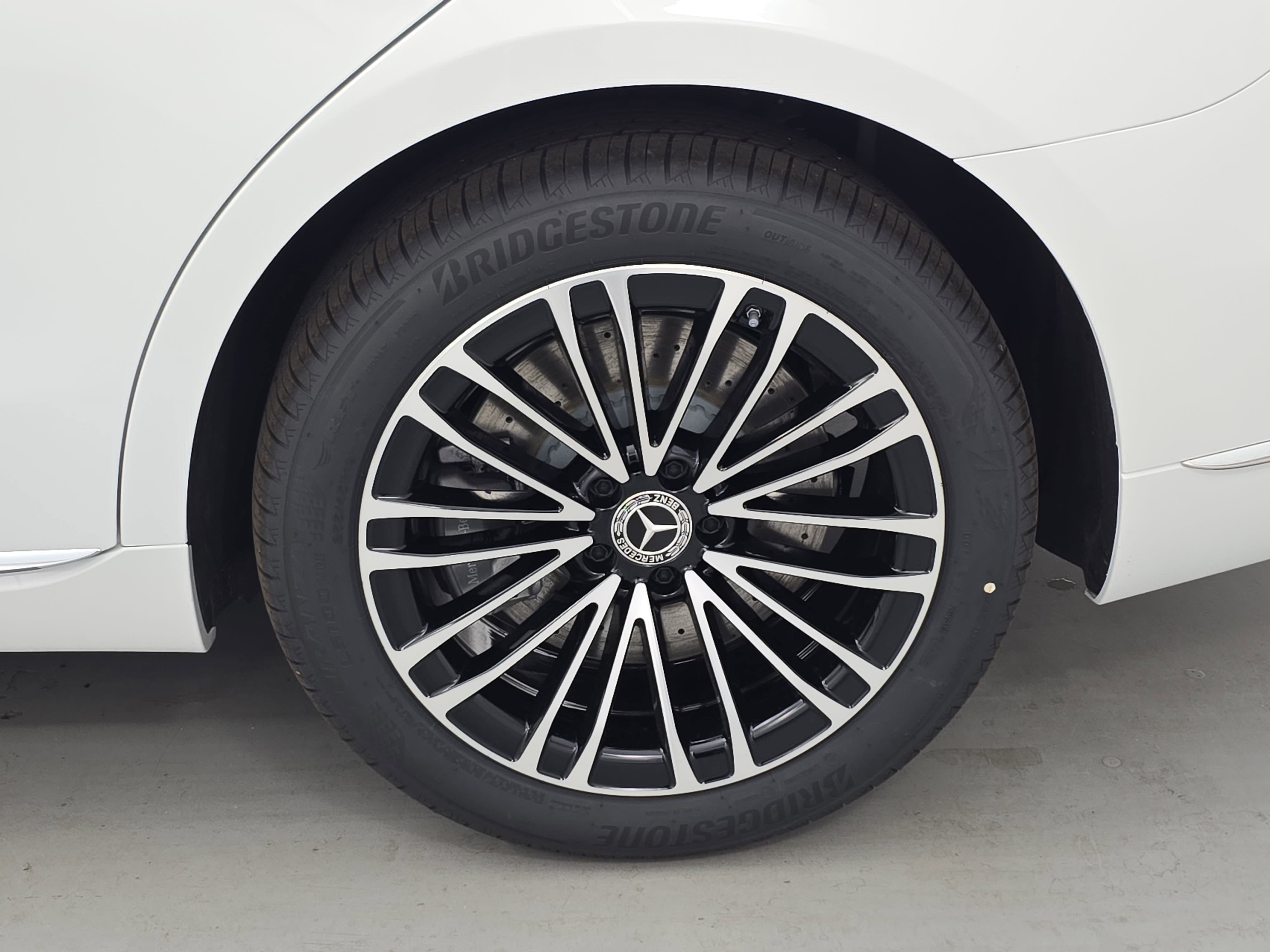 New 2026 Mercedes-Benz S 580 4MATIC Sedan image 32