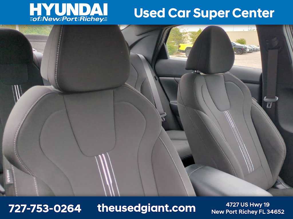 Used 2025 Hyundai Elantra Sport FWD image 6