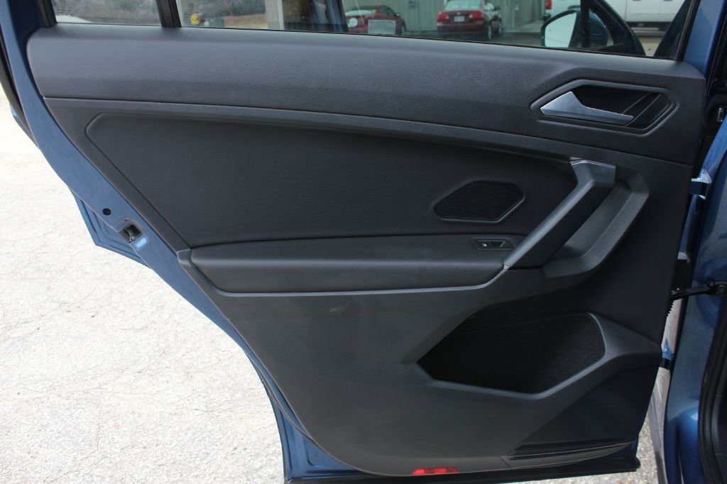 Used 2019 Volkswagen Tiguan SE image 28