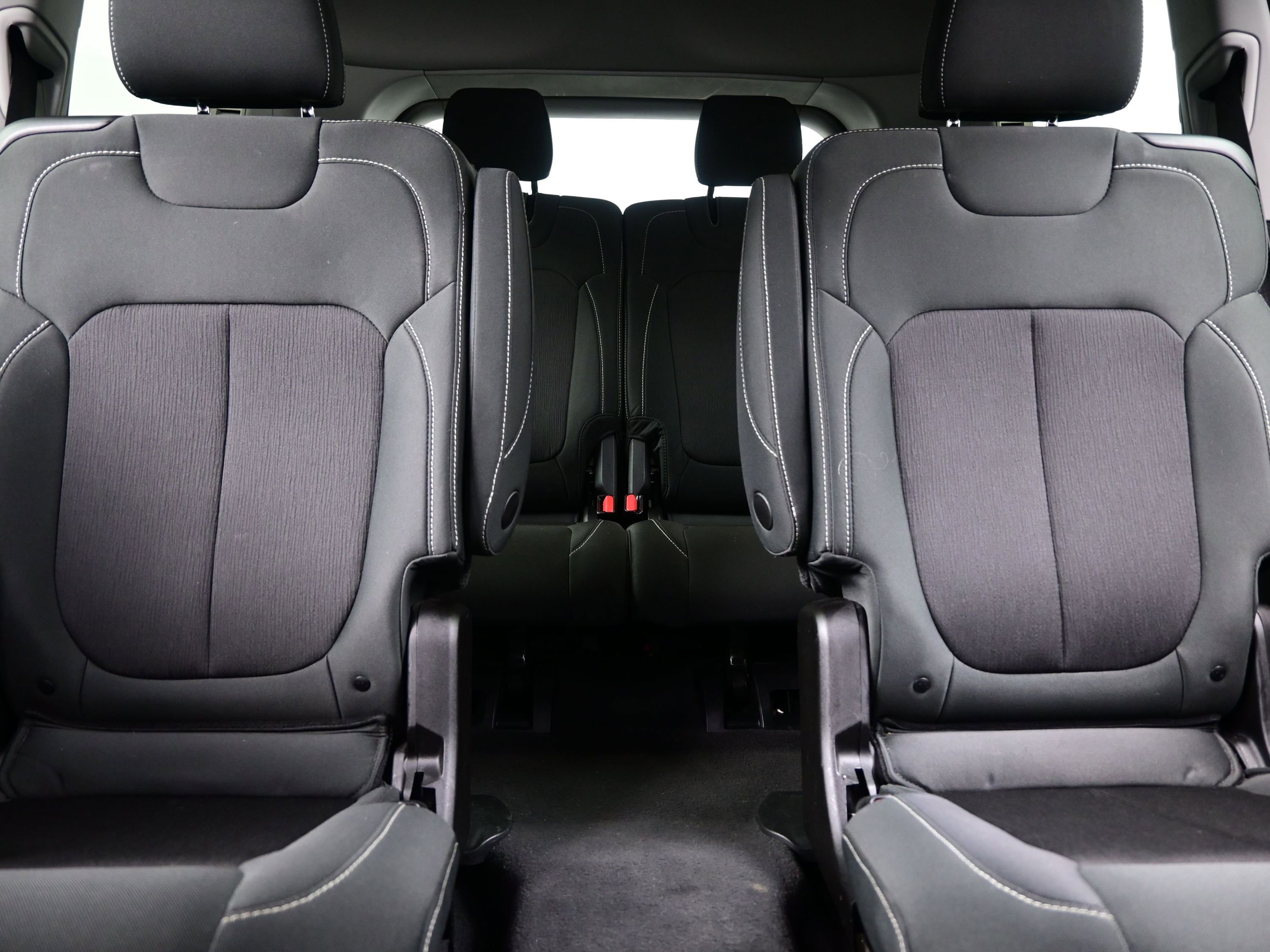 Used 2024 Jeep Grand Cherokee L Laredo image 16